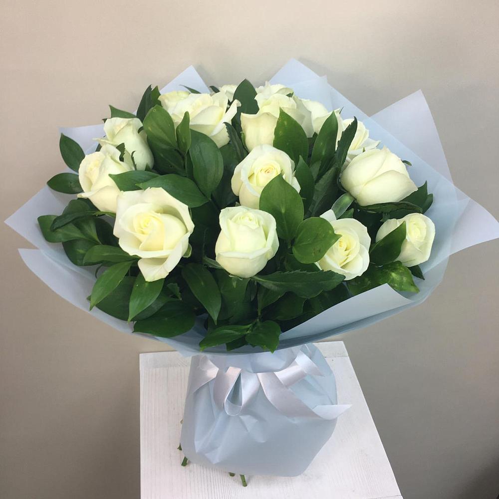 Букет 15 Белых роз Проуд в Хохряки
