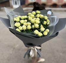 Букет Белые кустовые розы Солинеро в Хохряки