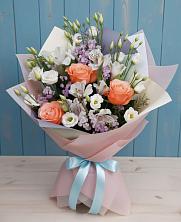 Букет цветов из:  Лизиантусы, Розы, Альстромерии и Гипсофила в Хохряки