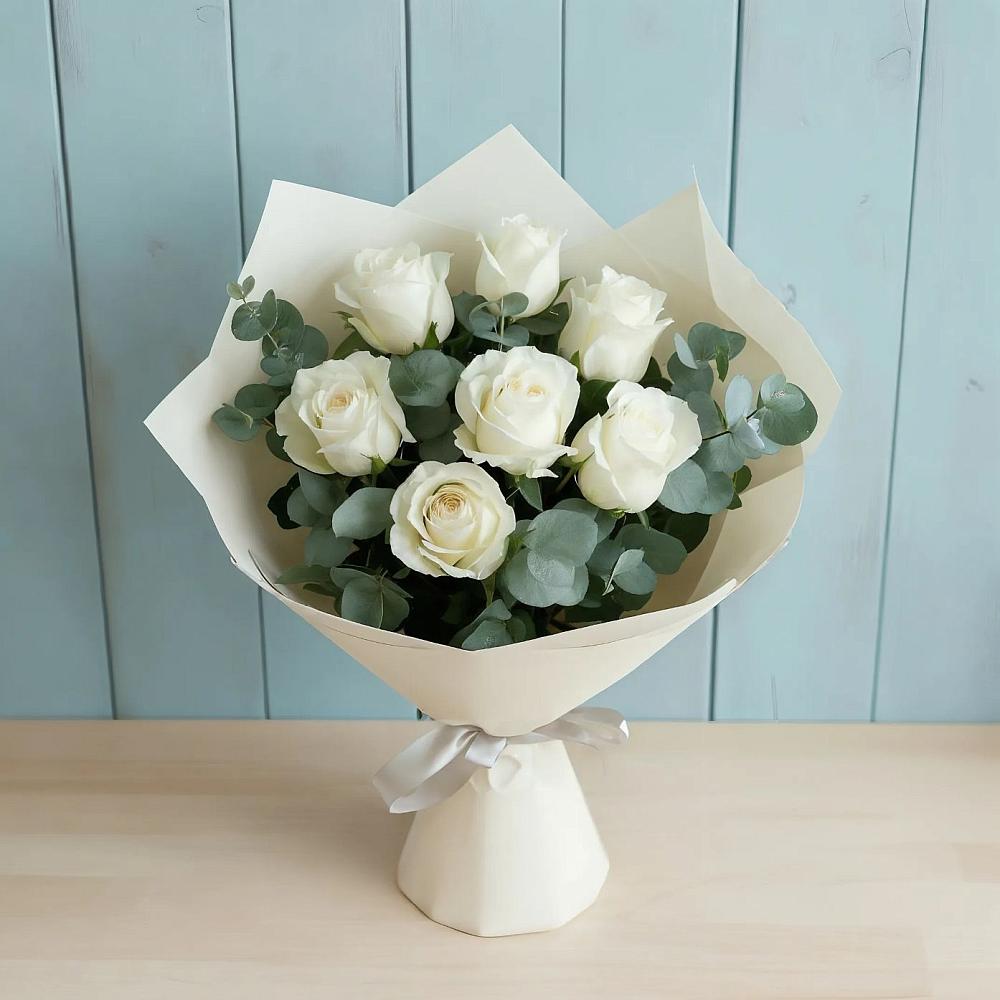Букет Белые розы в Эвкалипте в Хохряки