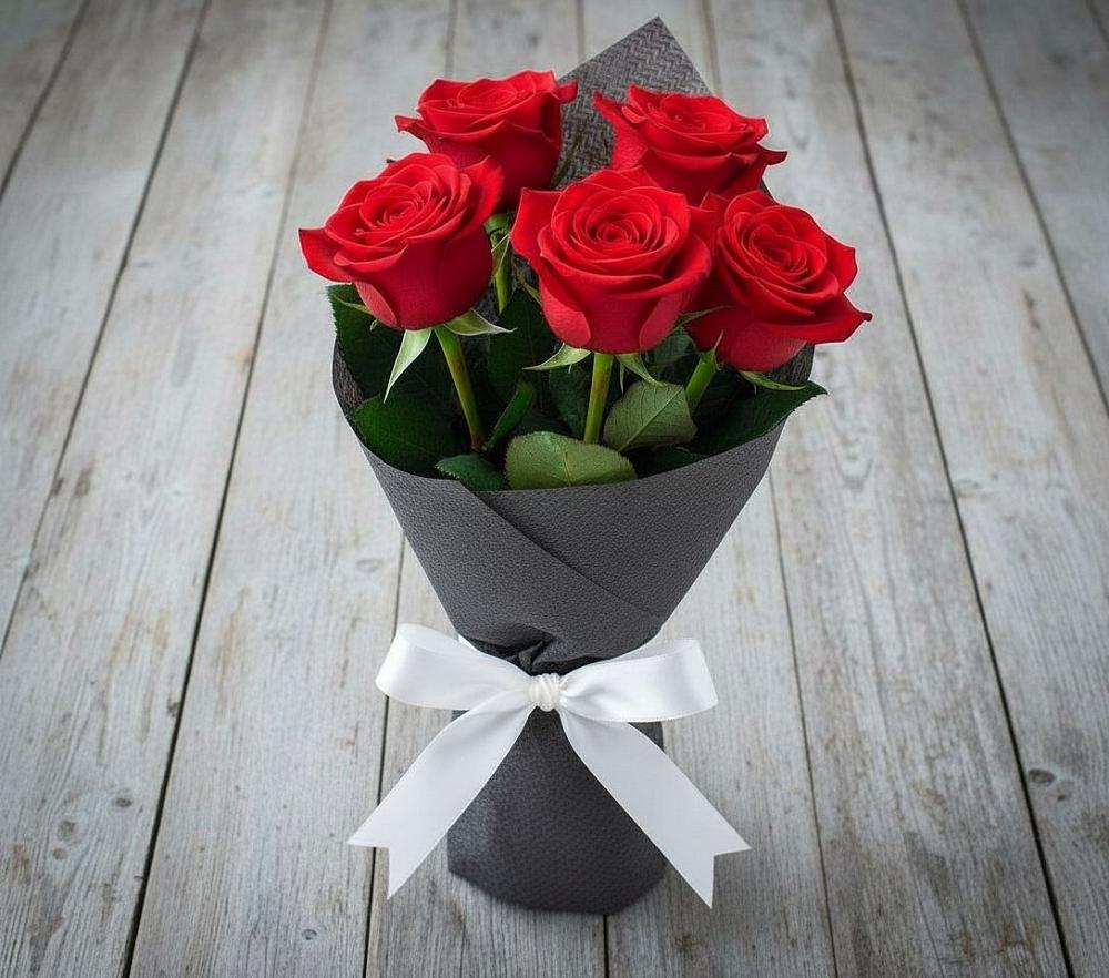 Букет 5 Красных роз Эдлесс Лав в Хохряки