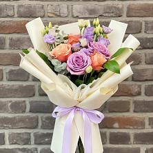 Букет цветов из:  Лизиантусы и Розы в Хохряки