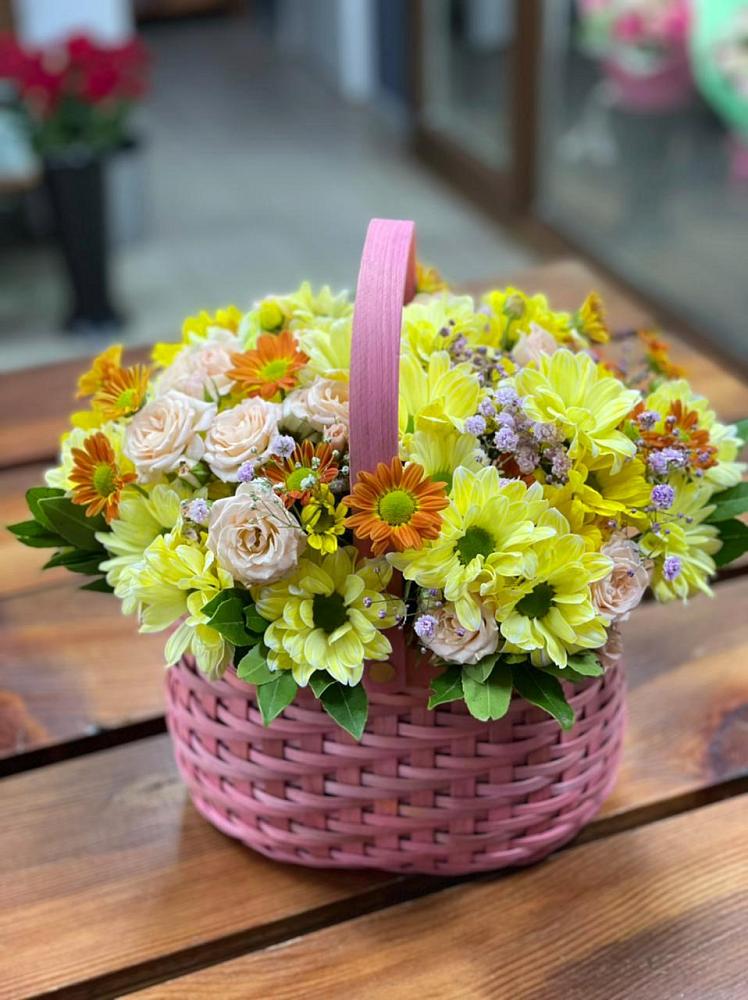 Цветочная композиция из Хризантемы и Розы в корзине в Хохряки