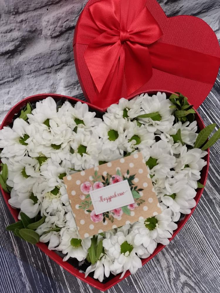 Цветочная композиция из Хризантемы в виде сердца в Хохряки