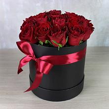 Цветочная композиция из Розы в шляпной коробке в Хохряки