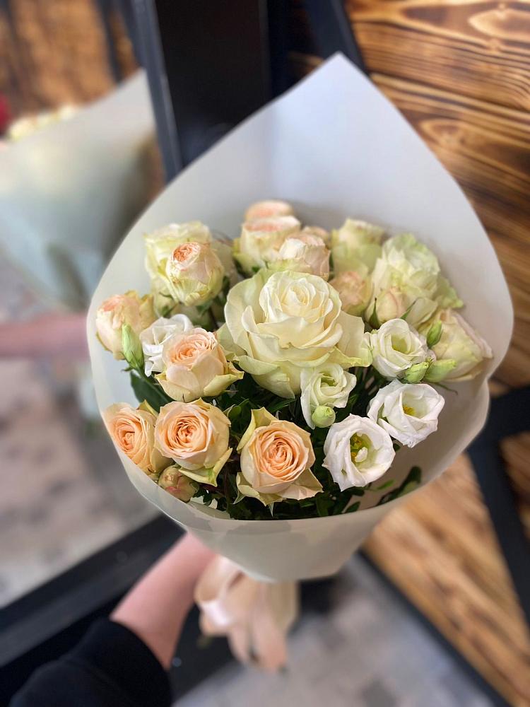 Букет цветов из: Розы и Лизиантусы в Хохряки